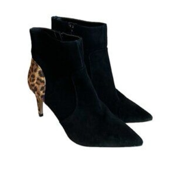 Elegant Black Leather and Leopard Heeled Ankle Boots - Picture 2 of 4